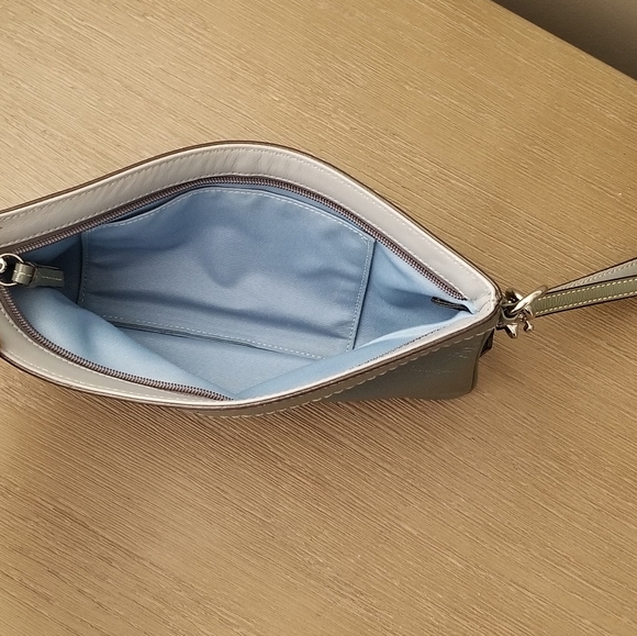 COACH LNC Patent Leather Wristlet BEAUTIFUL. Better in person. RARE TRUE GRAY. - Picture 6 of 9